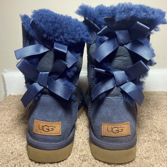 Ugg bow tie in navy blue Women 7 EU/ US 6 - Picture 1 of 5